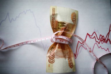 İş konsepti. Ulusal para biriminin değer kaybı. Üzerinde 