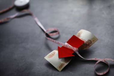 İş konsepti. Ulusal para biriminin değer kaybı. Üzerinde 