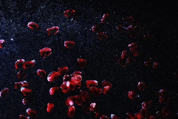 Gotas Água Sementes Romã Doce Madura Fundo Romã Fresca Com — Fotografia de Stock