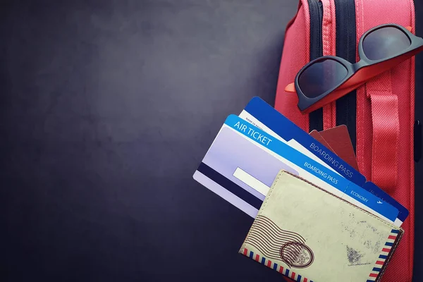 旅行のコンセプト 書類とチケット付きの旅行バッグ — ストック写真