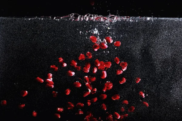 Gotas Água Sementes Romã Doce Madura Fundo Romã Fresca Com — Fotografia de Stock