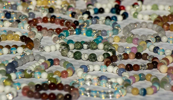 Des bijoux. Bracelets de perles . — Photo