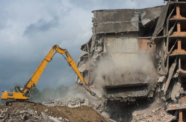 Bina inşaat aşağı yırtılma gözyaşı için kullanılan ağır ekipman. An çöküşün.