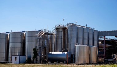 Şarap fabrikasının modern teknoloji endüstriyel ekipmanları