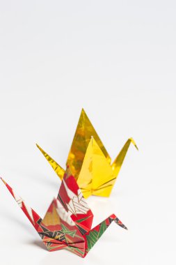 Japon desenli kağıttan yapılmış origami Vinçler