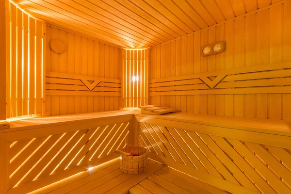 Sauna finlandesa com aquecedor elétrico — Fotografia de Stock