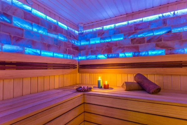 Sauna odası geleneksel sauna aksesuarları ile