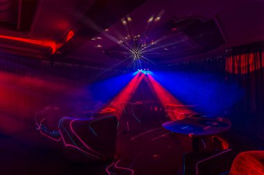 Dsco ışıklar gece kulübünde, Karaoke odası