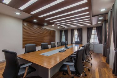 Katı ahşap masa modern toplantı salonu