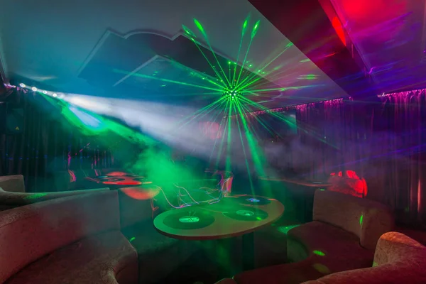 Luzes laser no clube noturno — Fotografia de Stock