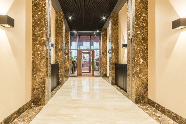 Lobby moderno, corredor do centro de negócios — Fotografia de Stock