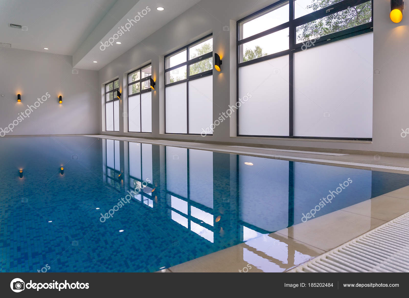 Piscine Intérieure Une Maison Moderne Avec Spa Photographie