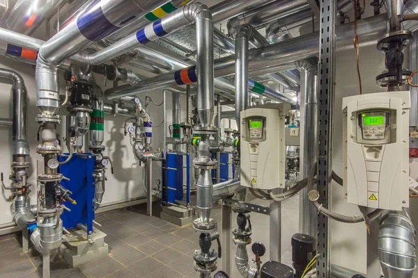 Système Chauffage Moderne Indépendant Dans Chaufferie Pipelines Pompe Eau Vannes — Photo