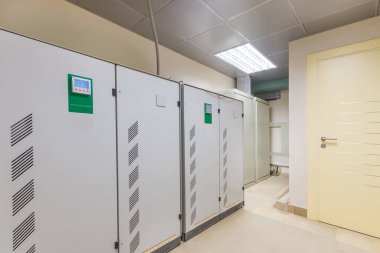 Binalar veya fabrikalar için dijital voltaj dengeleyicisi