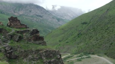 Ortaçağ anıtlar, Kurtat Gorge