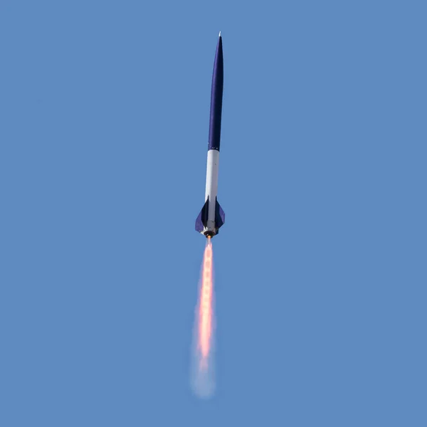 Lancering van de ballistische raket geïsoleerd Stockafbeelding