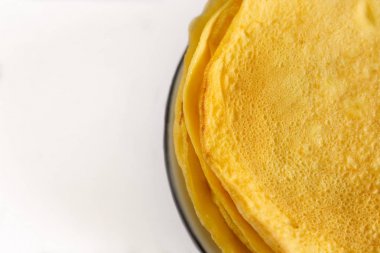 Tapyoka un, yumurta ve Hindistan cevizi sütü yapılmış ev yapımı kek. Sağlıklı bir diyet için uygun tatlı.