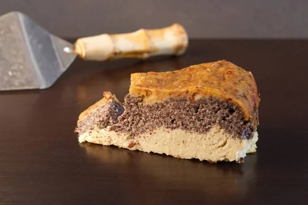 Домашний маковый пирог из палео и вегетарианских ингредиентов . — стоковое фото