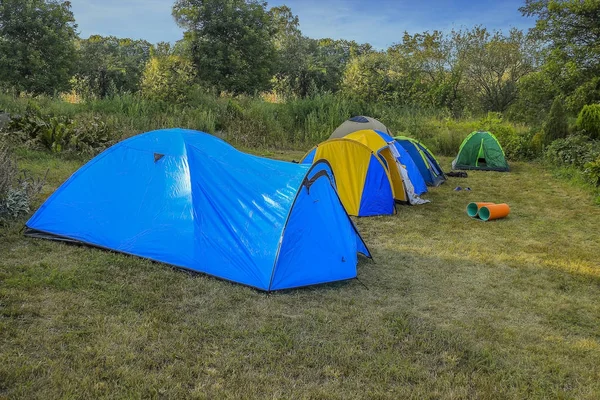 Camping tält i naturen. — Stockfoto