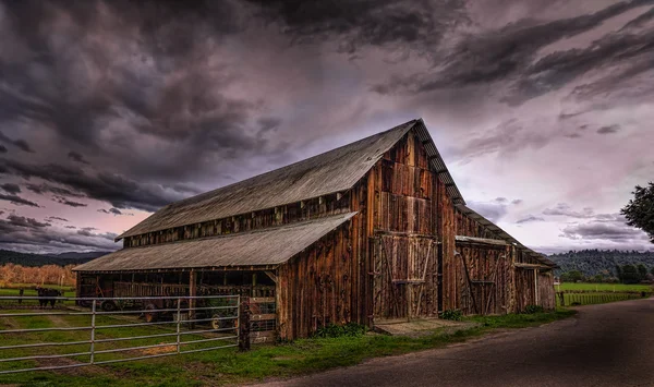 Günbatımı çiftliğinde