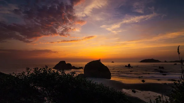 Lindo pôr do sol do norte da Califórnia na praia — Fotografia de Stock