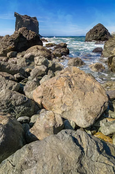 岩のビーチ風景 — ストック写真
