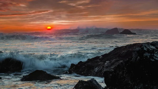 Rocky Beach Landscape at Sunset — Stock Photo, Image