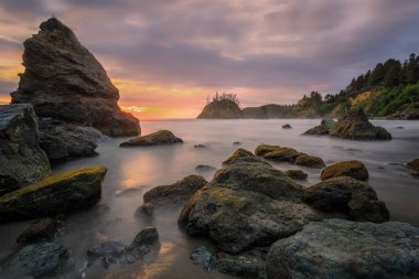 Rocky Beach 'te gün batımı, Kuzey Kaliforniya Sahili