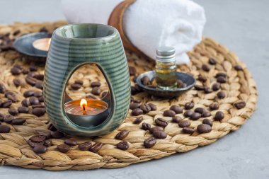 Aroma lambası, örülmüş paspas, kaplıca arkaplan, yatay, kopyalama alanı