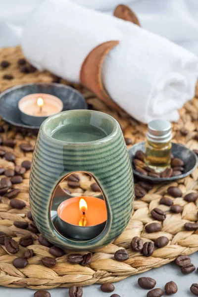 Lâmpada Aroma Com Óleo Essencial Café Tapete Tecido Fundo Spa — Fotografia de Stock