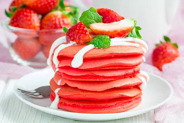 Stack Red Velvet Pancakes Yogurt Strawberry White Plate Horizontal — Stock Photo, Image
