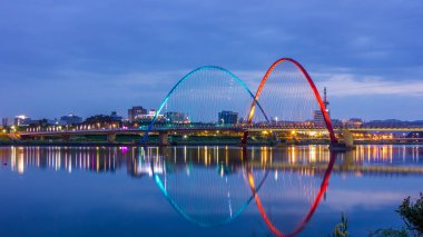 Gece vakti Daejeon Fuarı Köprüsü, Güney Kore