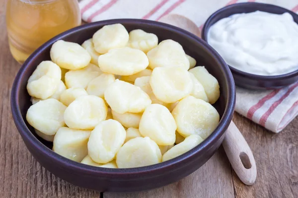 Traditional Russian Ukrainian Cottage Cheese Lazy Dumplings Served Yogurt Honey — Stock Photo, Image