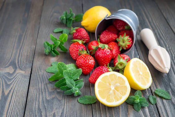 Ingredientes Para Limonada Fresa Casera Mesa Madera Espacio Para Copiar — Foto de Stock