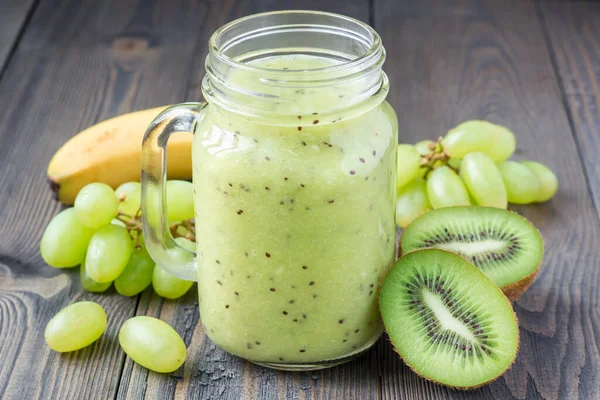 Smoothie Saudável Com Kiwi Uva Verde Banana Jarra Vidro Horizontal — Fotografia de Stock