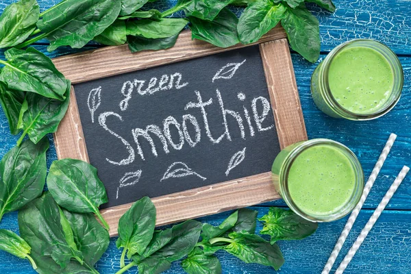 Detox Green Smoothie Σπανάκι Ανανά Μπανάνα Και Γιαούρτι Οριζόντια Top — Φωτογραφία Αρχείου