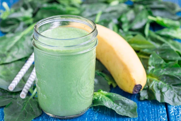 Smoothie Desintoxicação Verde Com Espinafre Abacaxi Banana Iogurte Horizontal — Fotografia de Stock