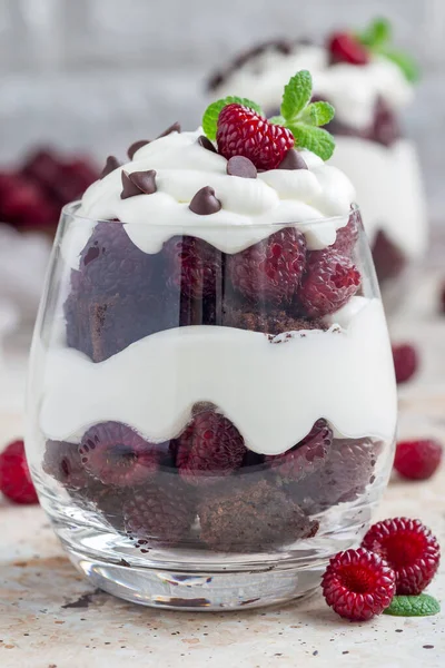 Trifle Dessert Brownie Cream Cheese Frosting Raspberry Glass Vertical — Stock Photo, Image