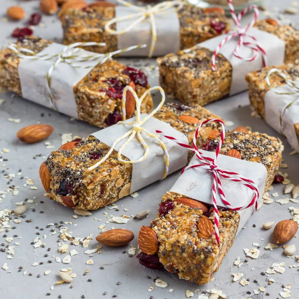 Yapımı Granola Enerji Barları Incir Yulaf Ezmesi Badem Kuru Kızılcık — Stok fotoğraf