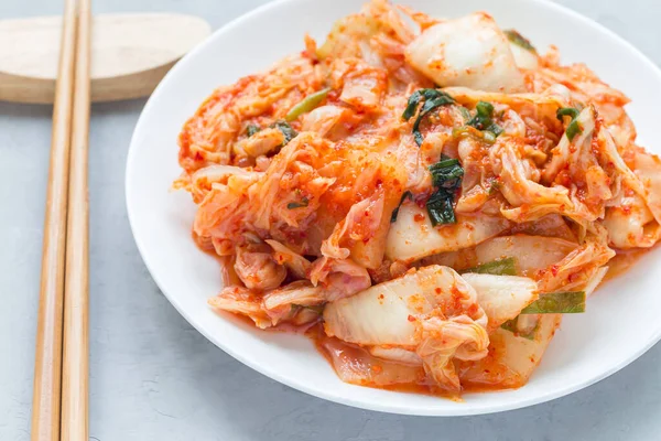 Kimchi Cabbage Korean Appetizer White Plate Horizontal Closeup — Stock Photo, Image