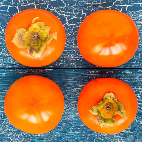 木製のテーブルの上に柿の果物 食べる準備ができて トップビュー 正方形の形式 — ストック写真