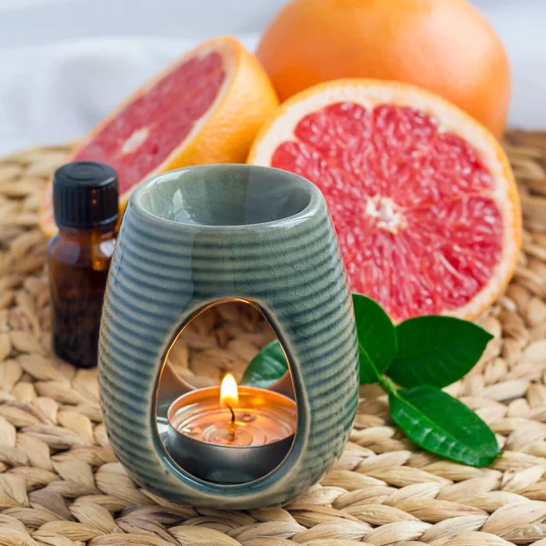 Aromalamp Met Grapefruit Etherische Olie Geweven Mat Grapefruits Achtergrond Vierkant — Stockfoto