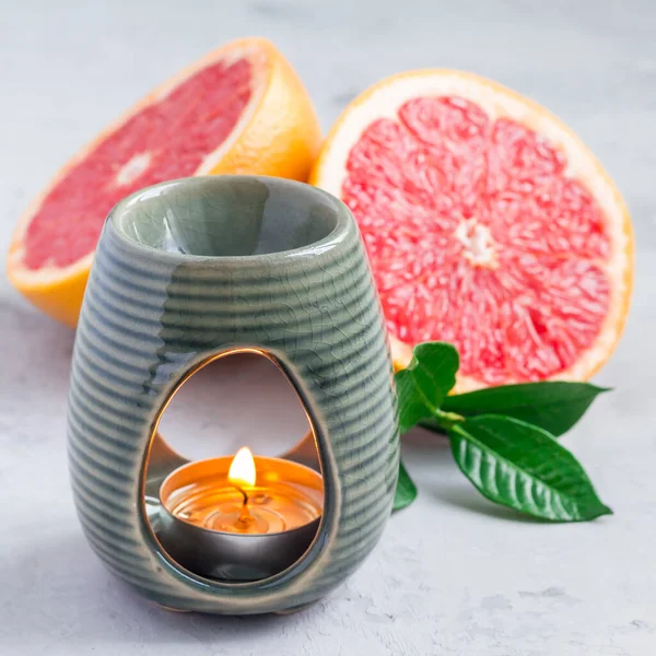 Aromaterapeutická Lampa Esenciálním Olejem Grapefruitu Kopírovací Prostor Čtvercový Formát — Stock fotografie