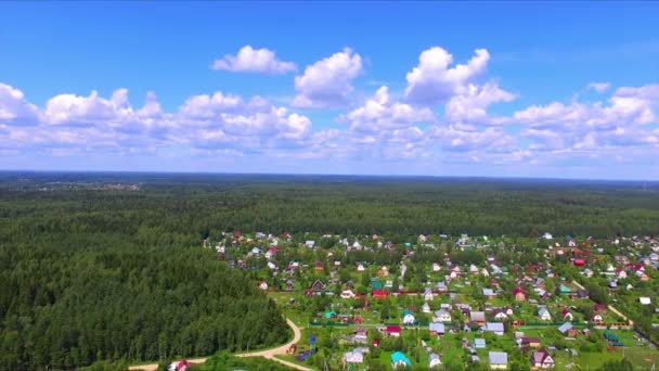 夏天居住村庄的鸟瞰图 — 图库视频影像