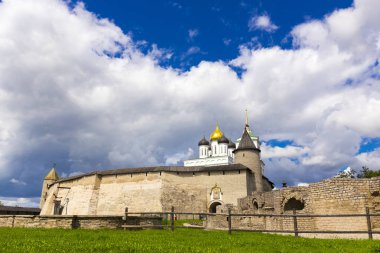 Pskov Kremlin yaz görünümü