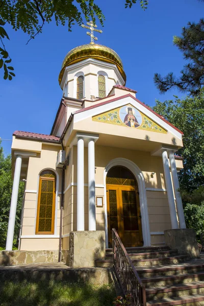 Visa på ortodox kyrka exteriör — Stockfoto