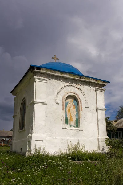 Vista na antiga capela ortodoxa — Fotografia de Stock