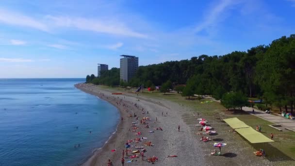 Drone vlucht over de zee-strand — Stockvideo