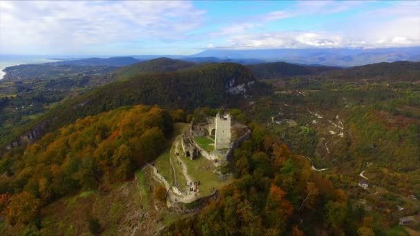 A légi felvétel a Anacopia vár és a Iverian hegy — Stock videók