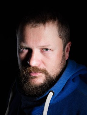 Katı sakallı orta yaşlı adam portresi